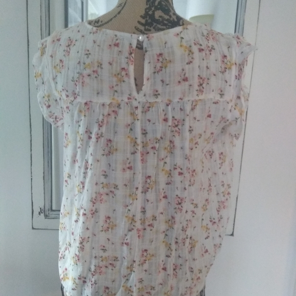 Floral Top - Picture 3 of 3